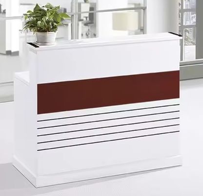 Negozio al dettaglio Disegno del bancone di cassa Negozio di abbigliamento moderno Disegno del bancone di cassa